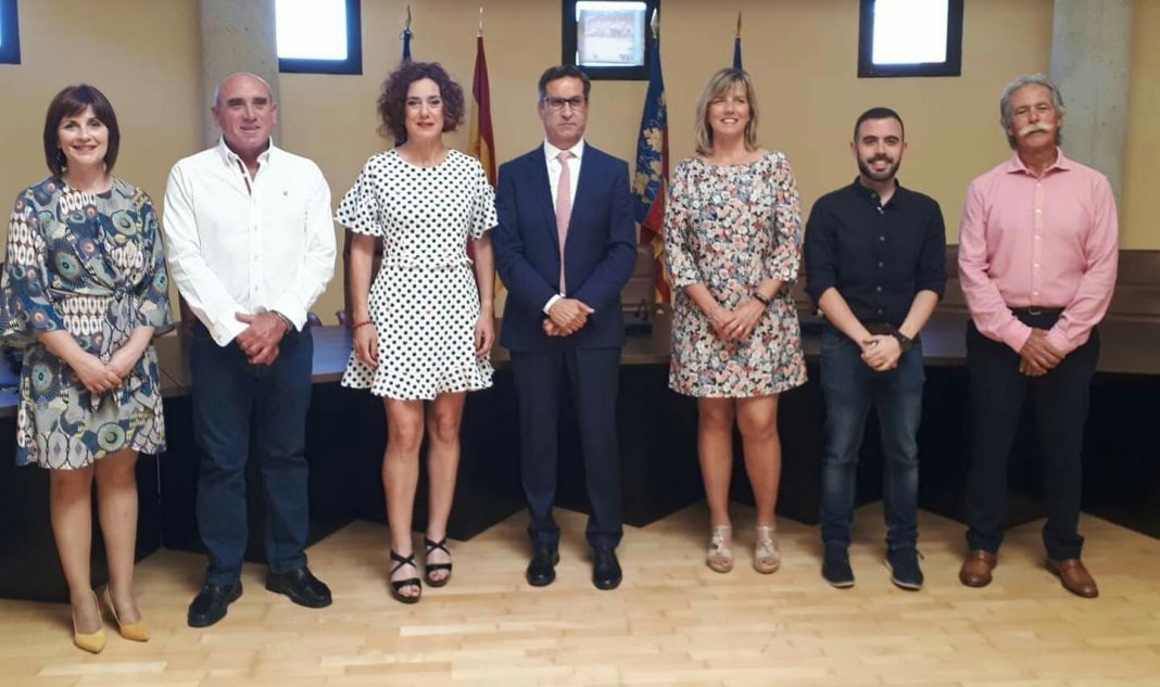 Los Montesinos Mayor José Manuel Butron (centre) and his team of Councillors.