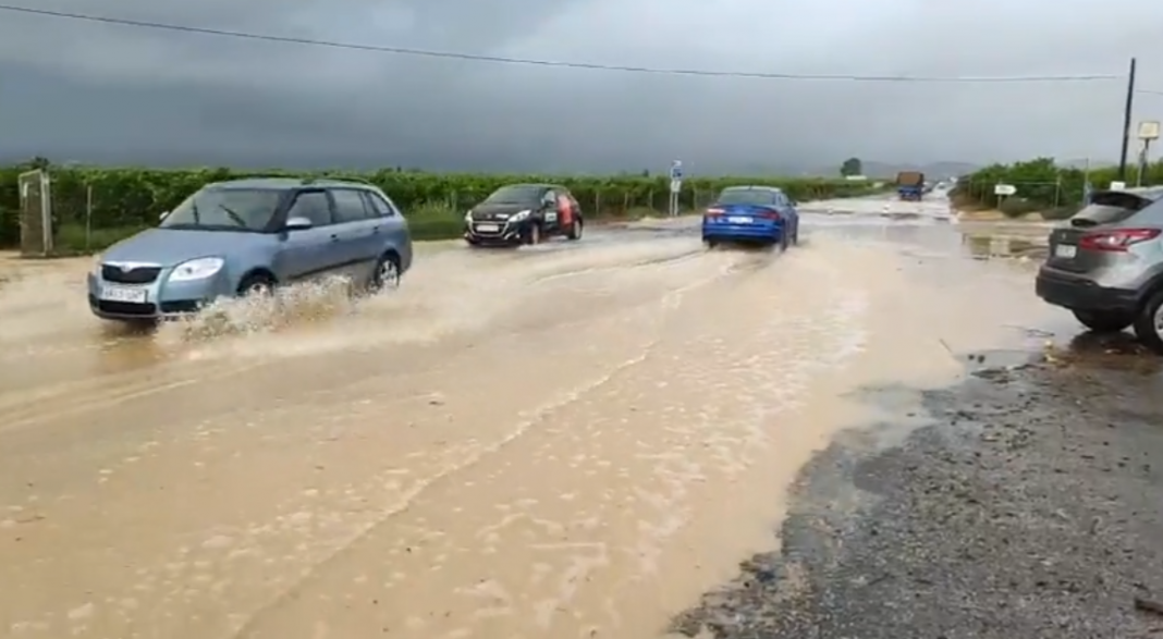 At 9.20am on Wednesday morning the rains had eased in the Vega Baja - again - but further downpours are forecast.