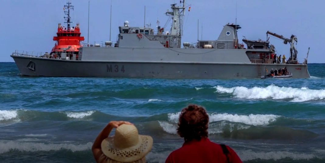 The Turia ran aground in the shallow water of the Mediterranean, close to La Manga strip.