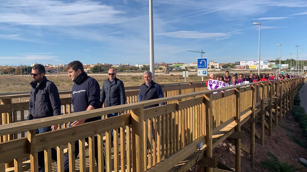 New pedestrian crossing over N-332 in Pilar de la Horadada