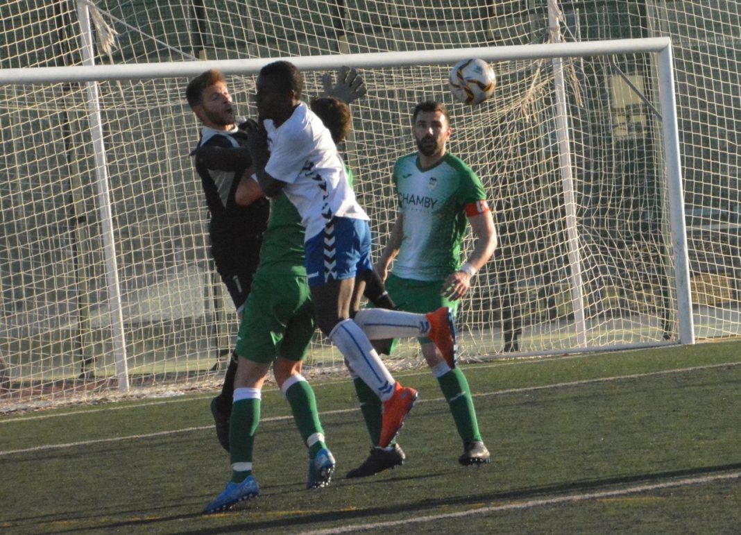 Torry put the Hondon keeper under pressure