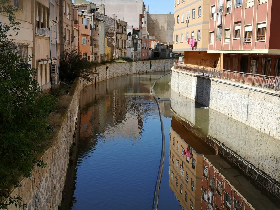 Environment to remove old pipeline from the Segura river bed