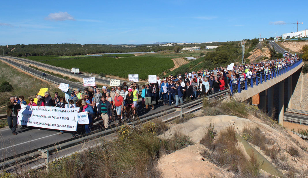 Footpath over the AP7 Bridge (Lomas de Cabo Roig)