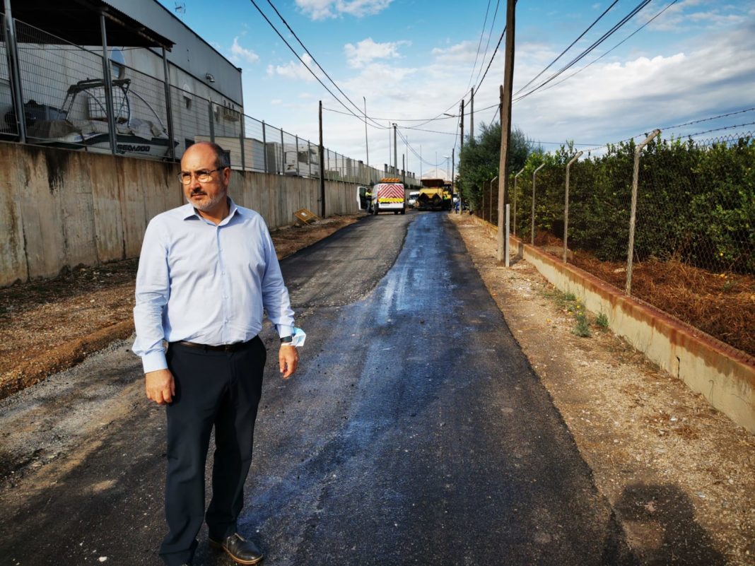 El alcalde Miguel López en el camino vierjo de almoradí (1)