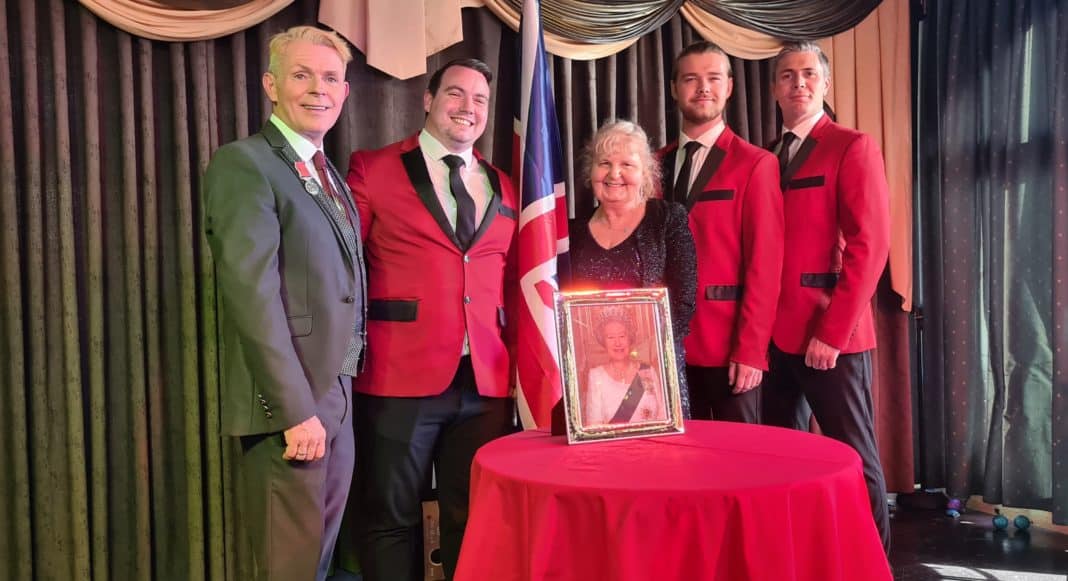 Stevie with his mother Pearl and his fellow members of The Jersey Boys Experience