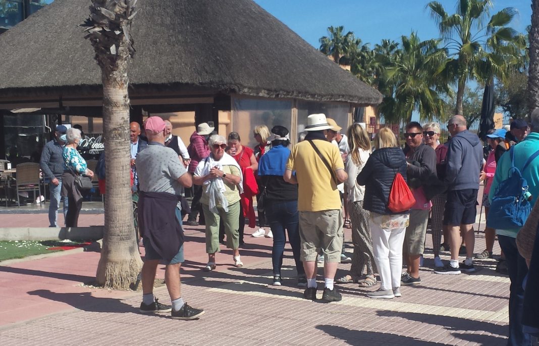 Approximately 45 members met up to enjoy a pleasant stroll in the sunshine