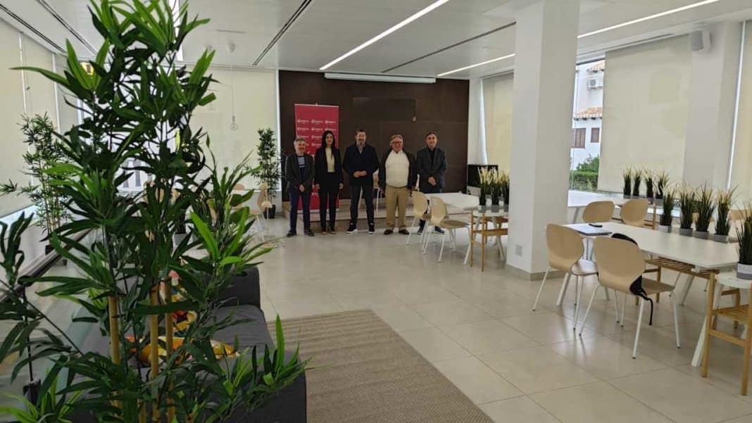 Orihuela Chamber of Commerce opens offices on the coast