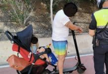 Man stopped in Guardamar towing his daughters pram with an e-scooter Man stopped in Guardamar towing his daughters pram with an e-scooter