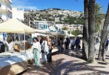 The craft fair in Jávea opens one more day for Mother’s Day